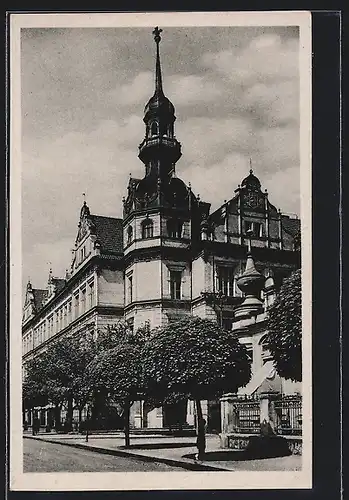 AK Neuenburg a. d. E., Turmgebäude mit Strasse