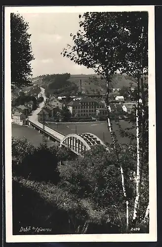 AK Debr nad Jzerou, Teilansicht mit Brücke aus der Vogelschau