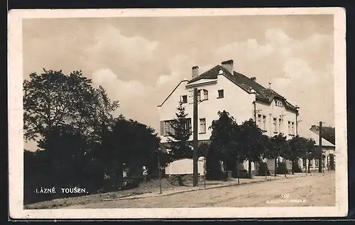 AK Lazne Tousen, Grosses weisses Haus