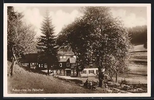 AK Oberpöbel, Gasthaus Putzmühle mit Gästen
