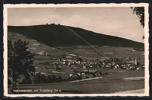 AK Oberwiesenthal, Teilansicht mit Fichtelberg