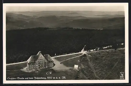 AK Oberwiesenthal, Fliegeraufnahme von der Sachsen-Baude auf dem Fichtelberg