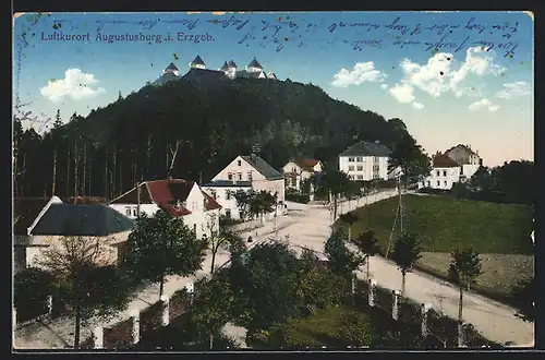 AK Augustusburg i. Erzgeb., Strassenpartie mit Gasthof zum Schlossberg