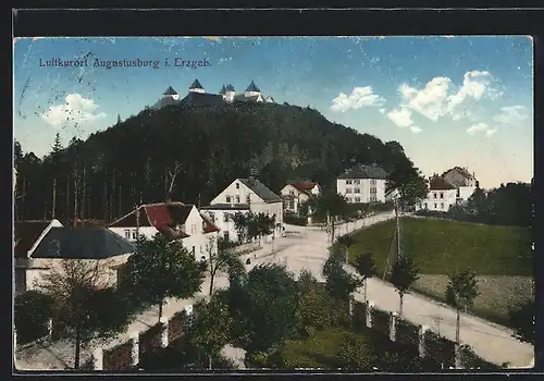 AK Augustusburg i. Erzgeb., Strassenpartie mit Gasthof zum Schlossberg