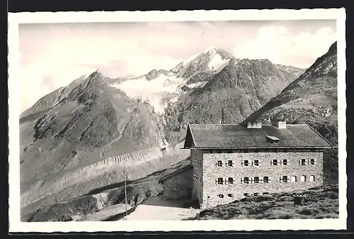 AK Martin Busch-Hütte, Berghütte mit Mutmalspitzen im Ötztal