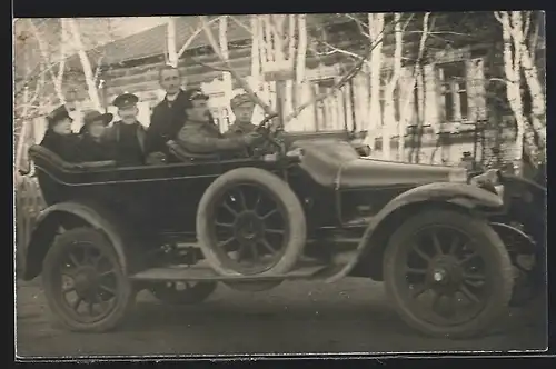 Foto-AK Auto Talbot (GB) (1914), Damen und Herren im Fahrzeug unterwegs