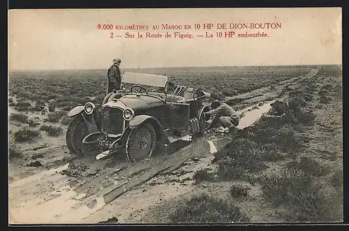 AK Auto De Dion-Bouton (1922), Sur la Route de Figuig, steckengebliebenes Auto im Schlamm