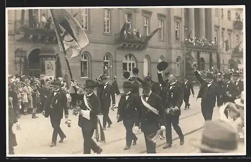 Foto-AK Karlsruhe, Parade beim Schützenfest
