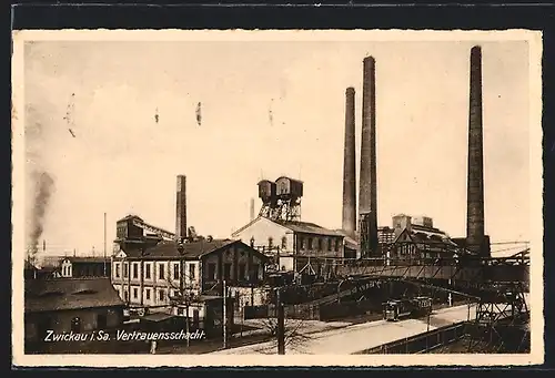 AK Zwickau i. Sa., Strassenbahn vor dem Vertrauensschacht