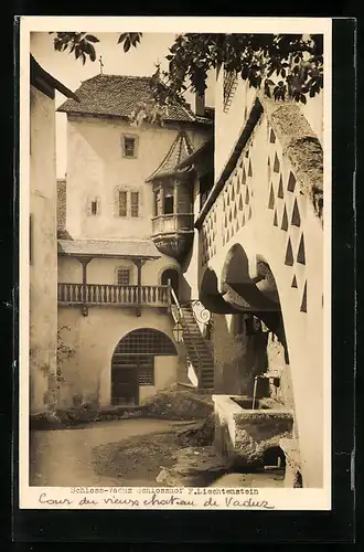 AK Vaduz, Schloss Vaduz, Teilansicht vom Schlosshof