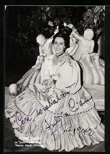 AK Opernsängerin Fulvia Ciano in Don Pasquale, original Autograph
