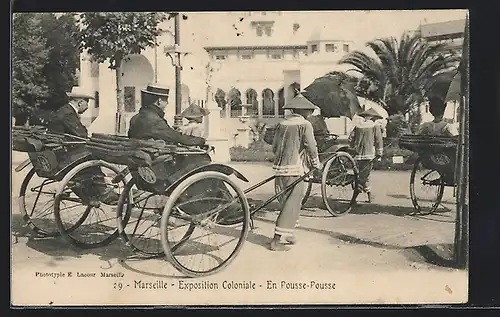 AK Marseille, Exposition Coloniale, En Pousse Pousse, Rikschafahrer bei der Ausstellung