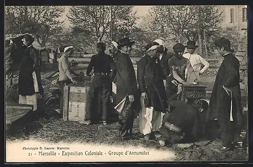 AK Marseille, Exposition coloniale 1906, Groupe d`Annamites