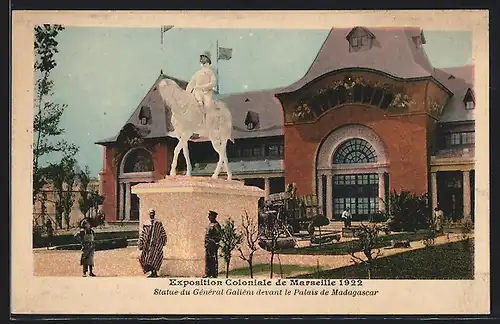 AK Marseille, Exposition coloniale 1922, Statue du Gènèral Galièm de Palais de Madagascar
