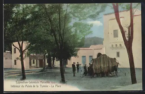 AK Marseille, Exposition coloniale 1922, Intérieur du Palais de la Tunisie, La Place