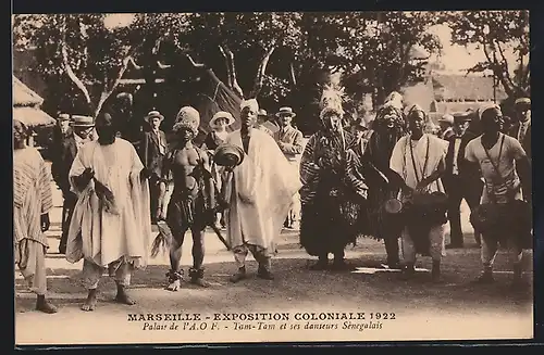 AK Marseille, Exposition coloniale 1922, Palais de l` A. O. F., Tam-Tam et ses danseurs Sénegalais