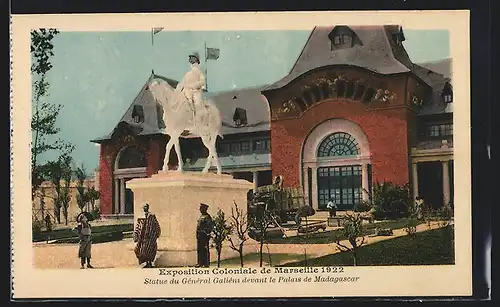 AK Marseille, Exposition coloniale 1922, Statue du Gènèral Galièm de Palais de Madagascar