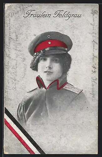 AK Junge Frau in Uniform als Fräulein Feldgrau