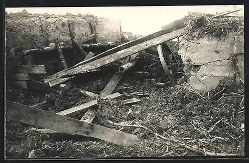 AK Im Krieg zerstörter Schützengraben der Artillerie