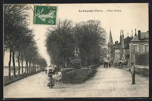 AK La Charité sur Loire, Place Misère