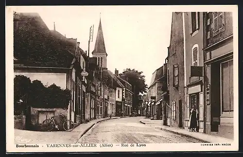 AK Varennes-sur-Allier, Rue de Lyon