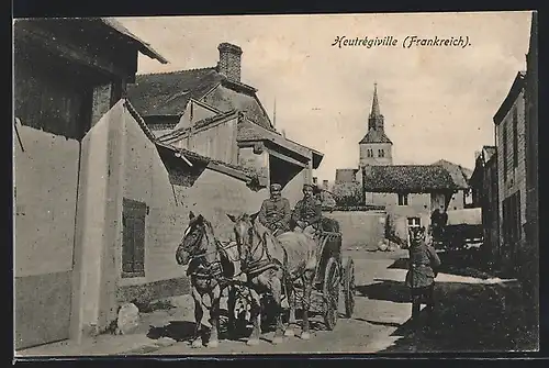 AK Heutrégiville, Soldaten mit Pferdegespann im Ort