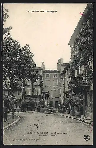 AK Saillans, La Grande Rue, Fontaine-Lavoir