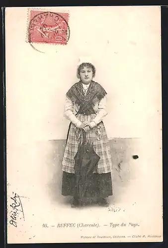 AK Ruffec, Type du Pays, Frau in Tracht aus Aquitanien / Aquitaine