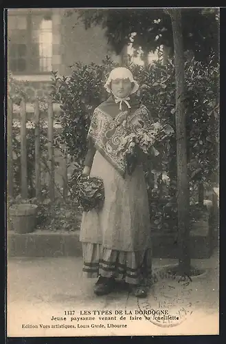 AK Les Types de la Dordogne, Frau in Tracht Aquitanien / Aquitaine