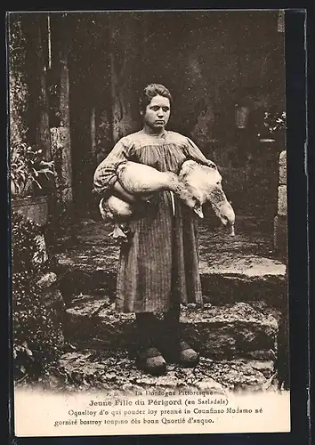 AK Jeune Fille du Pèrigord, Frau in Tracht Aquitanien / Aquitaine