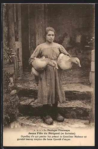 AK Jeune Fille du Pèrigord, Frau in Tracht Aquitanien / Aquitaine