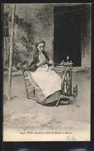 AK Vieile Landaise filant au Rouet, Alte Frau in Tracht Aquitanien / Aquitaine am Spinnrad