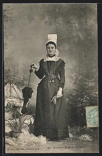 AK Costume Poitevin Mothais, Frau in Tracht Aquitanien / Aquitaine