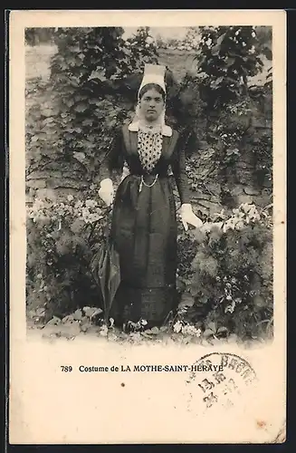 AK Costume de La Mothe-Saint-Heraye, Frau in Tracht Aquitanien / Aquitaine
