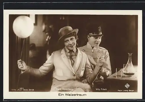 AK Filmszene aus Ein Walzertraum, Mady Christians, Willy Fritsch