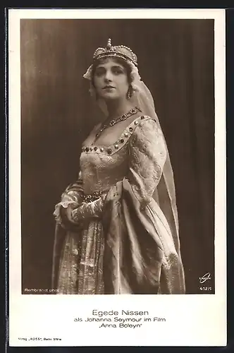 AK Schauspielerin Egede Nissen, Gesamtansicht gekleidet als Johanna Seymour in Anna Boleyn