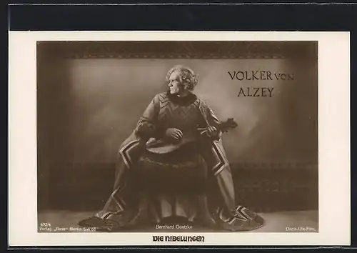 AK Filmszene Die Nibelungen, I. Teil, Bernhard Goetzke als Volker von Alzey