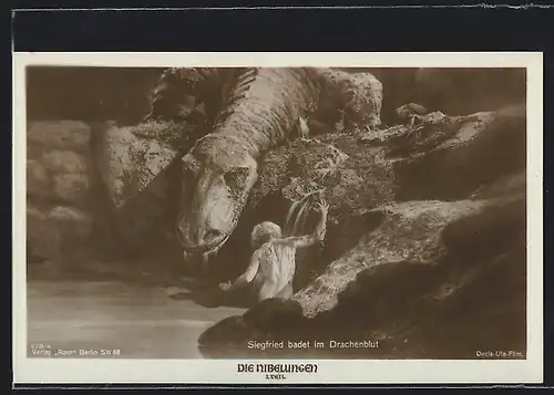 AK Filmszene Die Nibelungen, I. Teil, Siegfried badet im Drachenblut