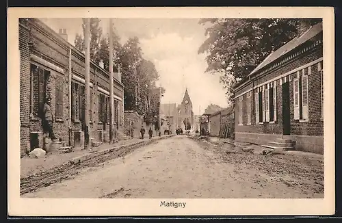 AK Matigny, Strasse mit Blick zur Kirche