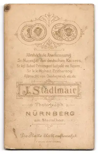 Fotografie J. Stadlmair, Nürnberg, Eleganter Herr mit Schnauzbart