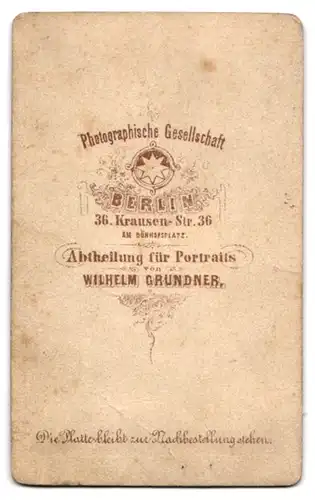 Fotografie Wilhelm Grundner, Belrin, Krausen-Str. 36, Junge Dame im festlichen Kleid