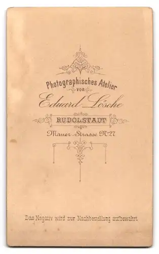 Fotografie Eduard Lösche, Rudolstadt, Mauer-Str. 27, Junger Herr im Anzug mit Fliege