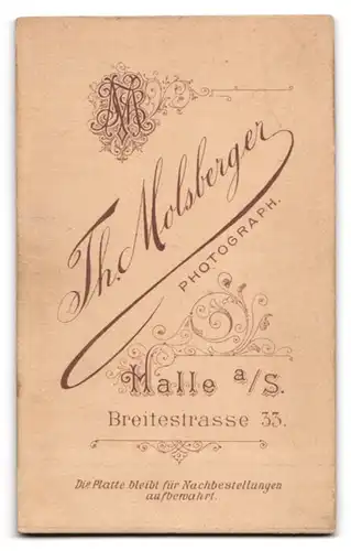 Fotografie Th. Molsberger, Halle a. S., Breitestr. 33, Junger Herr im Anzug mit Krawatte