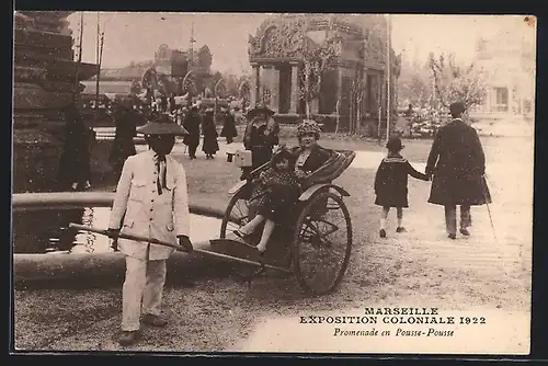 AK Marseille, Exposition Coloniale 1922, Promenade en Pousse-Pousse, Riksha-Fahrer bei der Ausstellung