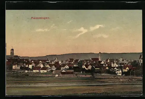 AK Memmingen, Blick über die Felder in den Ort