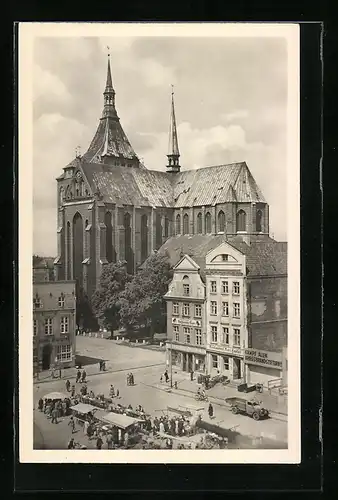 AK Rostock, Blick vom Rathaus auf Markt und Marienkirche