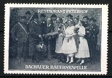 Reklamemarke Restaurant Peterhof, Mitglieder der Dachauer Bauernkapelle in einer Szene, Humoristen
