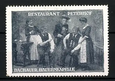 Reklamemarke Restaurant Peterhof, Mitglieder der Dachauer Bauernkapelle in einer Szene, Humoristen