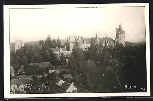 AK Zleby, Schloss im Ortsbild