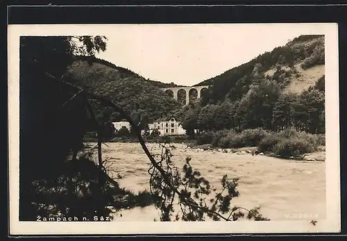 AK Zampach n. Saz., Blick vom Fluss auf Dorf und Viadukt